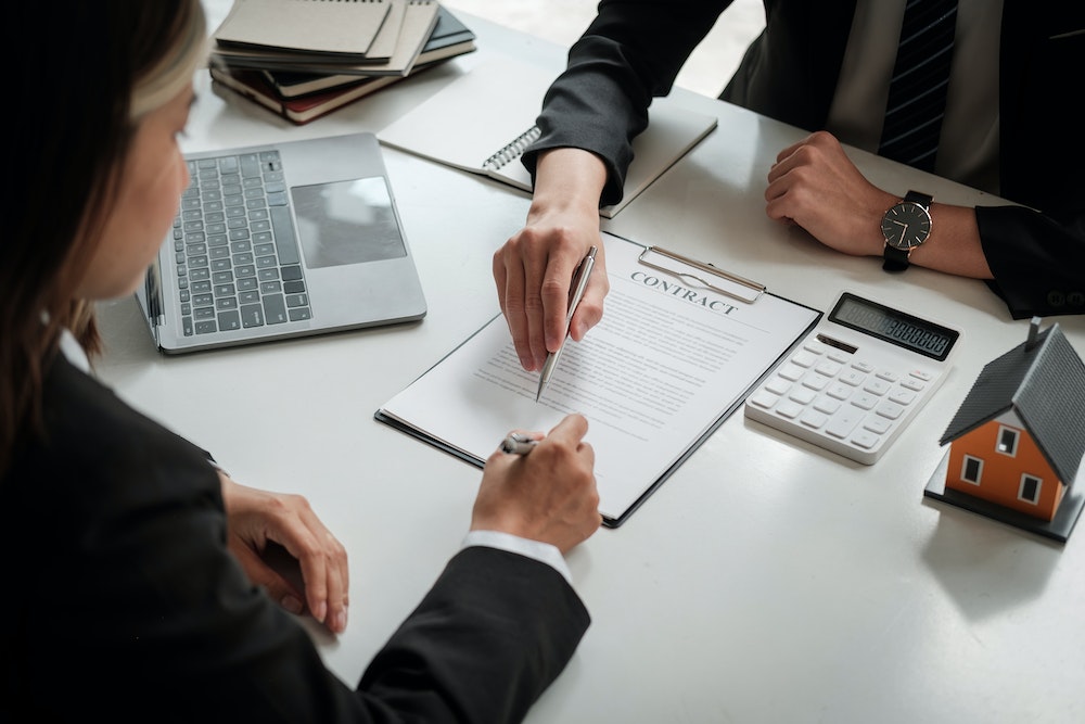 Les frais de notaire et la transmission d'un bien immobilier : implications juridiques