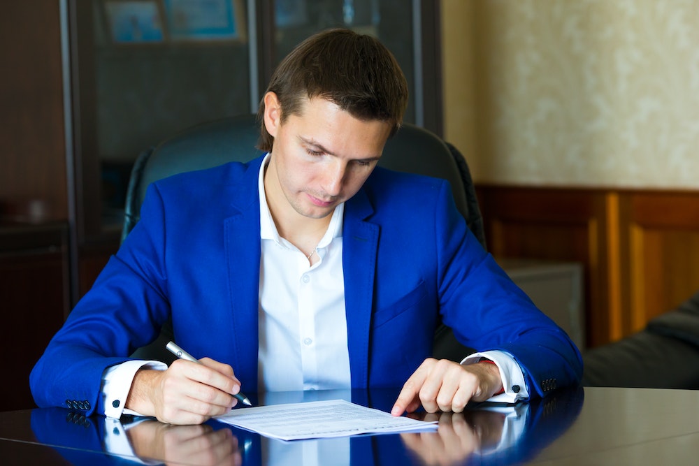 Implications Juridiques à l'Échelle des Contrats de Travail : Une Approche Pragmatique