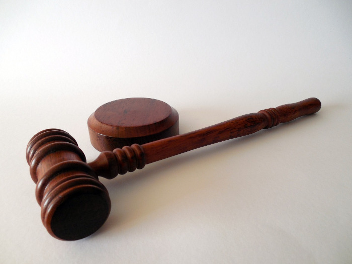 Comment savoir si le procureur poursuit ?