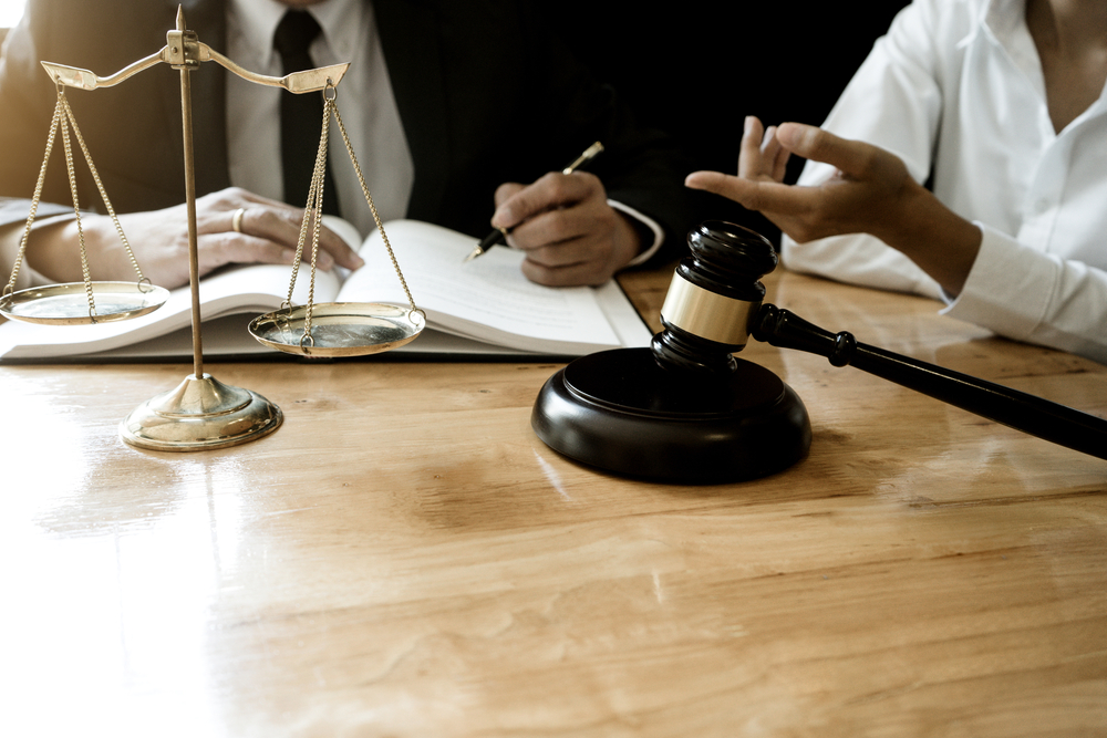 Quel est le contraire du droit ?